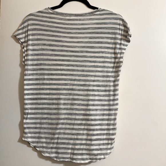 Gap Women’s X-Small Grey/White Striped Loose Fit T-Shirt - Picture 3 of 7